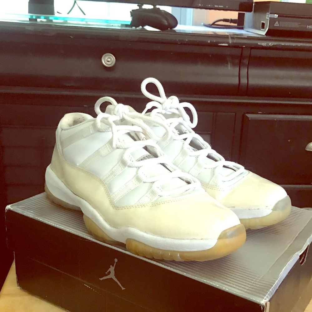 Jordan 11 Retro Low, Zen Grey